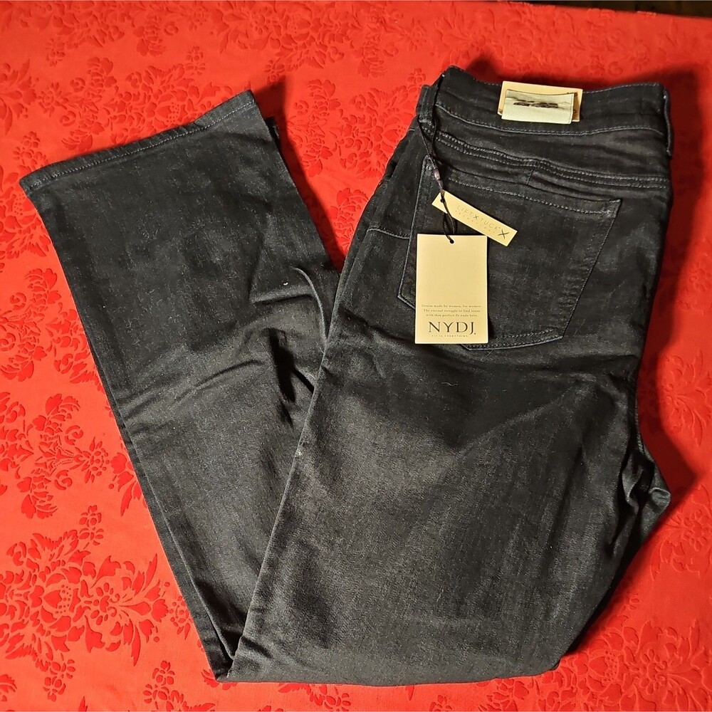 NWT Nydj Marilyn straight uplift jeans 12P cool embrace Lift tuck